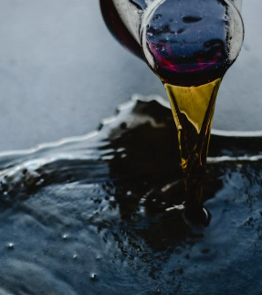 Crude Oil Futures Drop on Weak Global Demand, Oversupply Fears